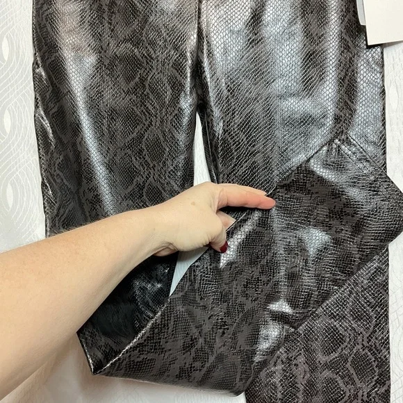 7 For all Mankind Snake Print Faux Leather Leggings. NWT med - Picture 5 of 14